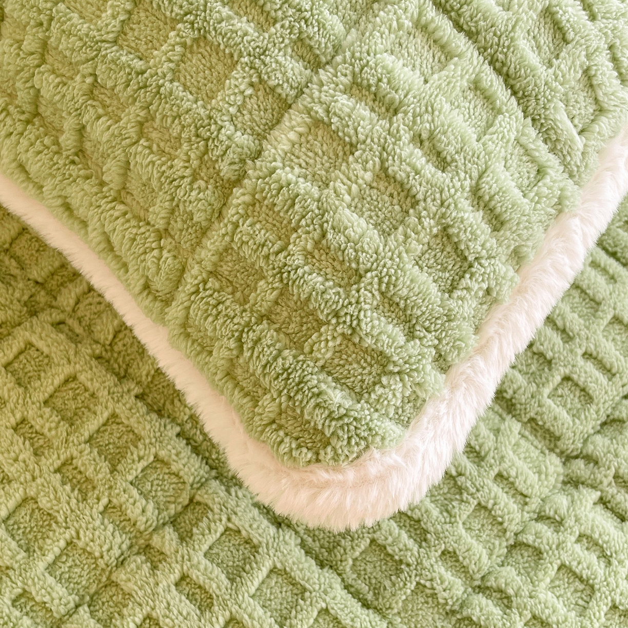 91家纺网 家纺一手货源 找家纺 予梦家纺 2025新款塔芙绒加厚夹棉床笠床垫保护套 星梦格 果绿