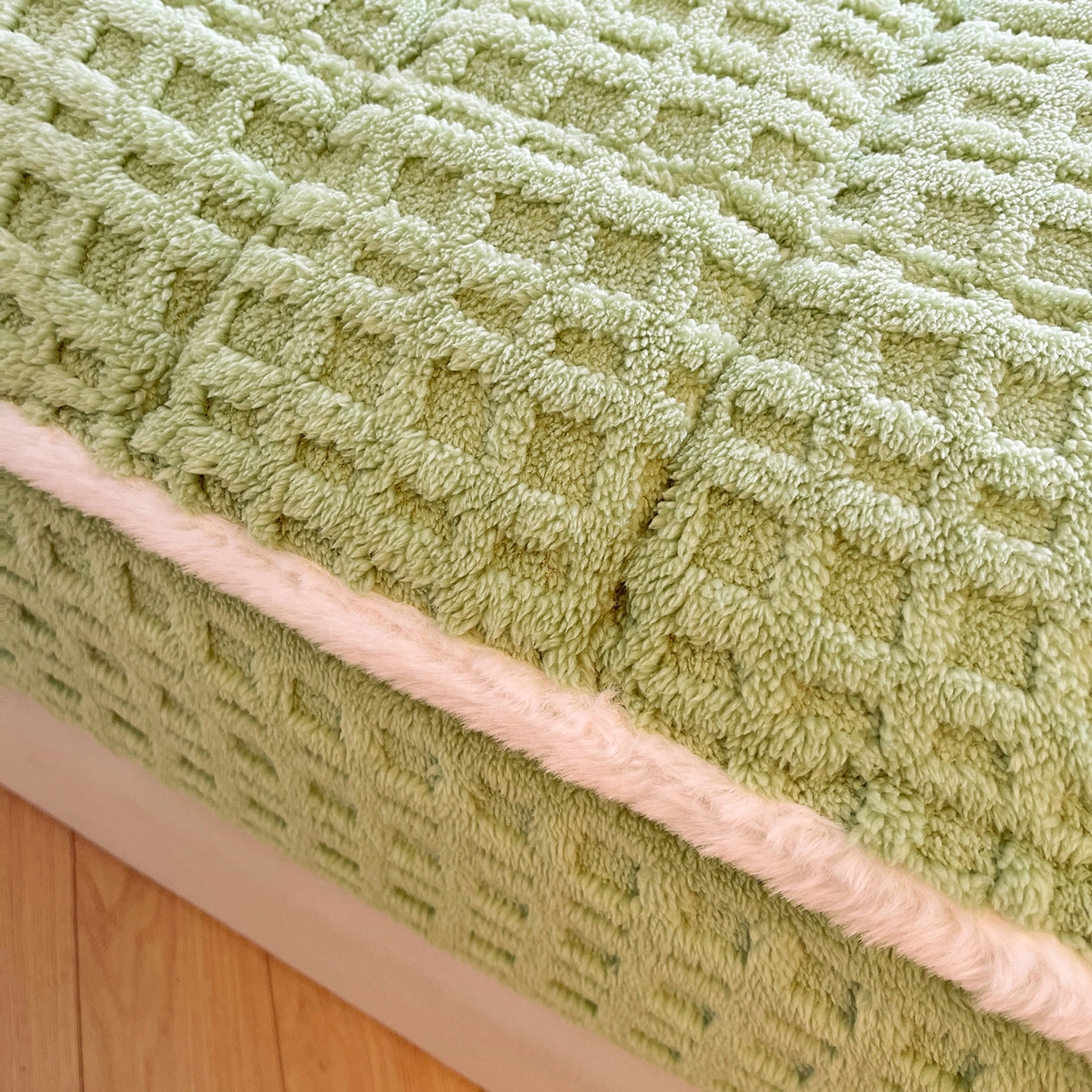 91家纺网 家纺一手货源 找家纺 予梦家纺 2025新款塔芙绒加厚夹棉床笠床垫保护套 星梦格 果绿