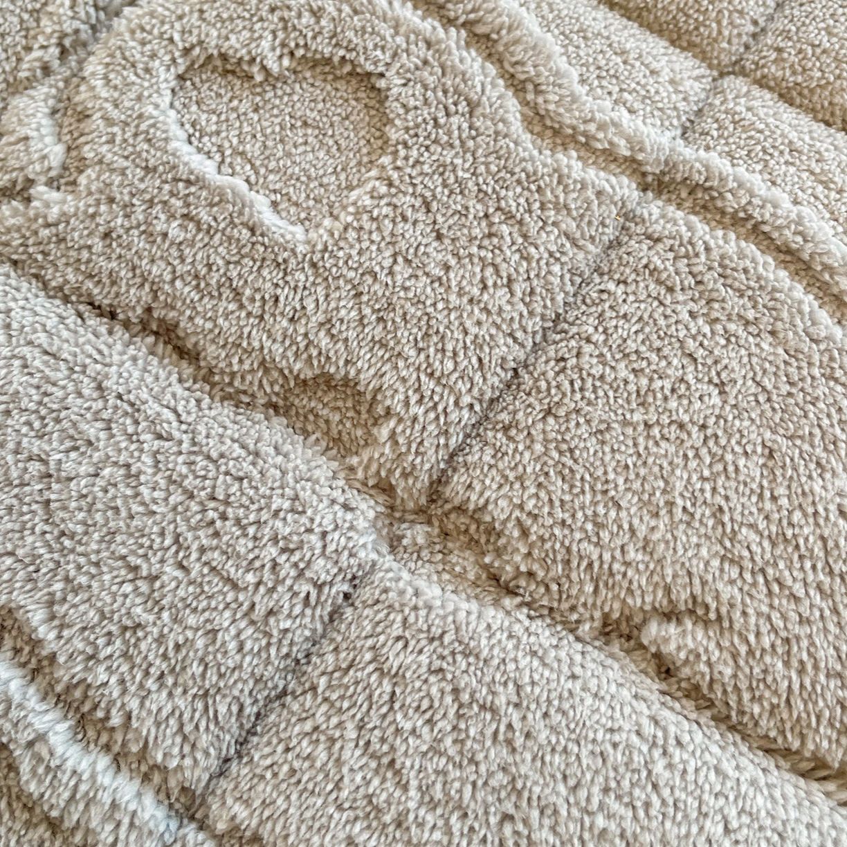 91家纺网 家纺一手货源 找家纺 予梦家纺 2025新款塔芙绒加厚夹棉床笠床垫保护套 萌萌熊 星灰