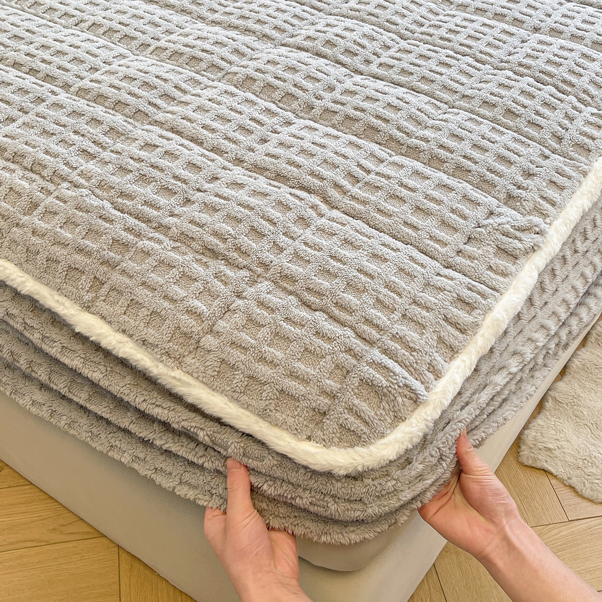 91家纺网 家纺一手货源 找家纺 予梦家纺 2025新款塔芙绒加厚夹棉床笠床垫保护套 星梦格 星灰