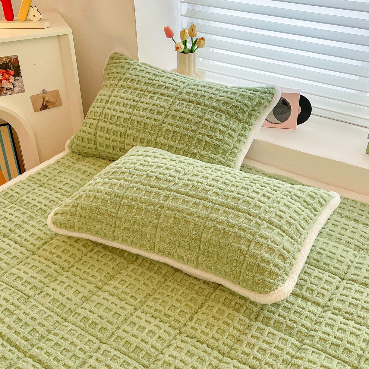 91家纺网 家纺一手货源 找家纺 予梦家纺 2025新款塔芙绒加厚夹棉床笠床垫保护套 星梦格 果绿