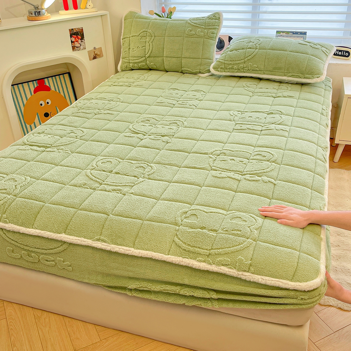 予梦家纺 2025新款塔芙绒加厚夹棉床笠床垫保护套 萌萌熊 果绿