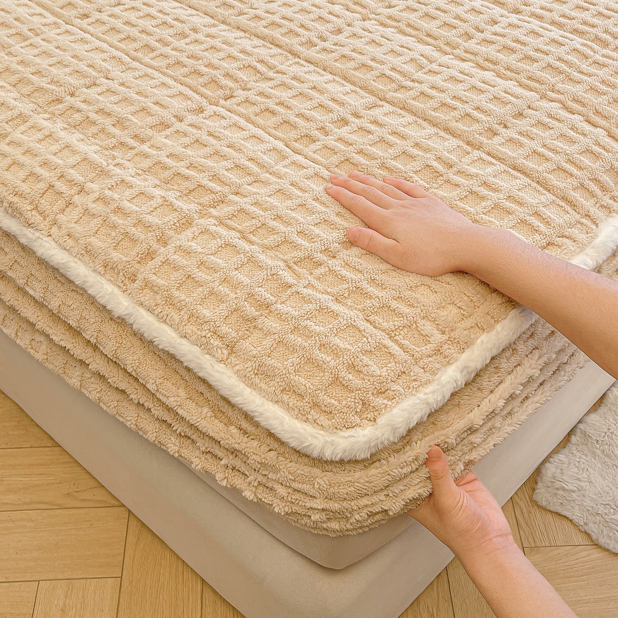 91家纺网 家纺一手货源 找家纺 予梦家纺 2025新款塔芙绒加厚夹棉床笠床垫保护套 星梦格 卡其