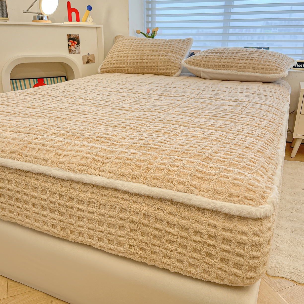 91家纺网 家纺一手货源 找家纺 予梦家纺 2025新款塔芙绒加厚夹棉床笠床垫保护套 星梦格 卡其