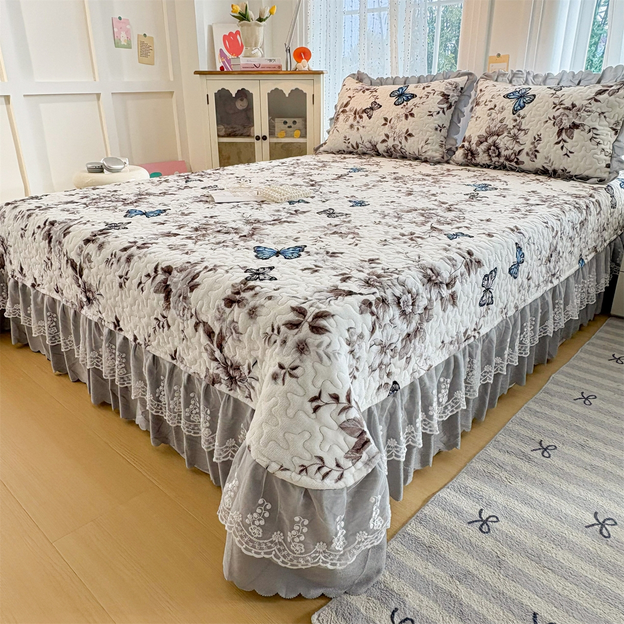 91家纺网 家纺一手货源 找家纺 艺慕家纺 2025新款时尚印花牛奶绒床盖四件套 蝴蝶相恋