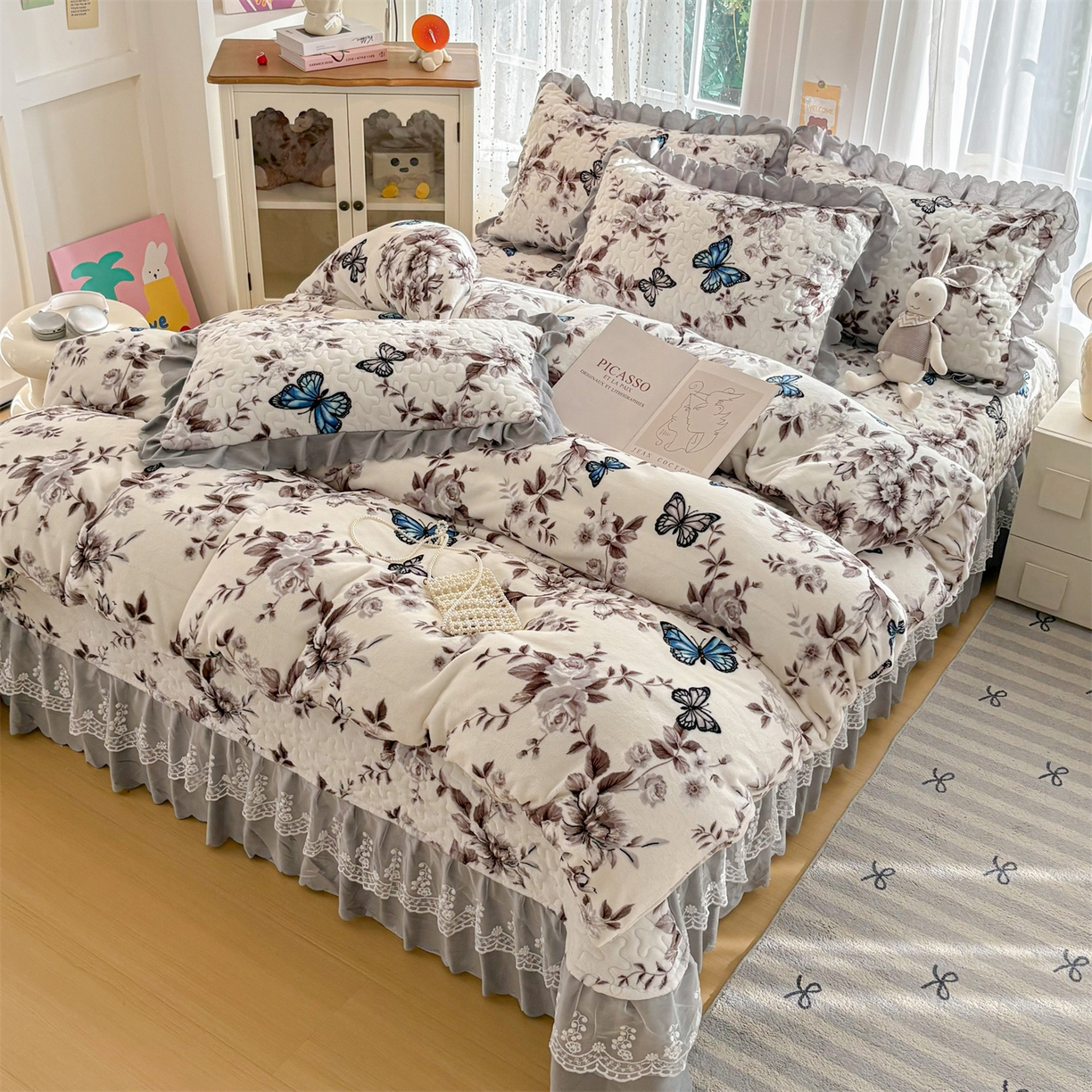 91家纺网 家纺一手货源 找家纺 艺慕家纺 2025新款时尚印花牛奶绒床盖四件套 蝴蝶相恋