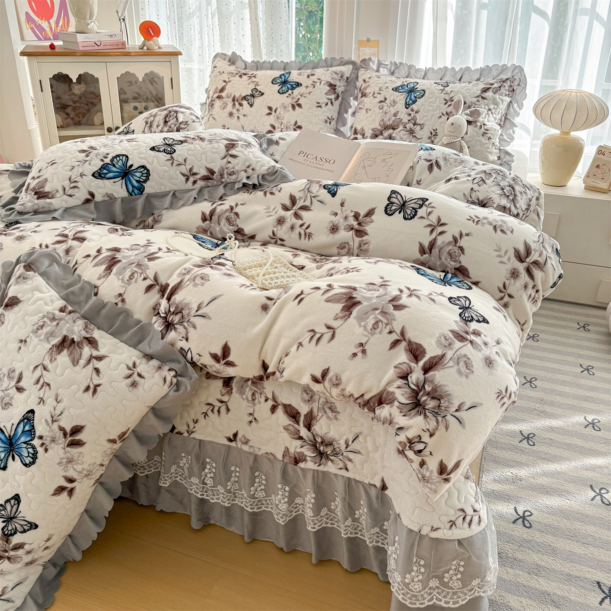 91家纺网 家纺一手货源 找家纺 艺慕家纺 2025新款时尚印花牛奶绒床盖四件套 蝴蝶相恋