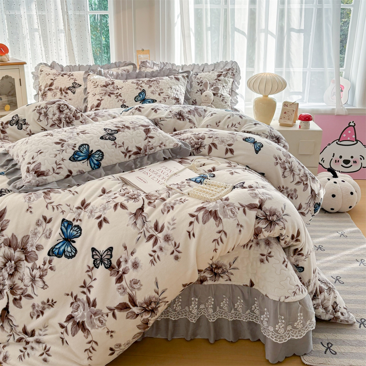 91家纺网 家纺一手货源 找家纺 艺慕家纺 2025新款时尚印花牛奶绒床盖四件套 蝴蝶相恋