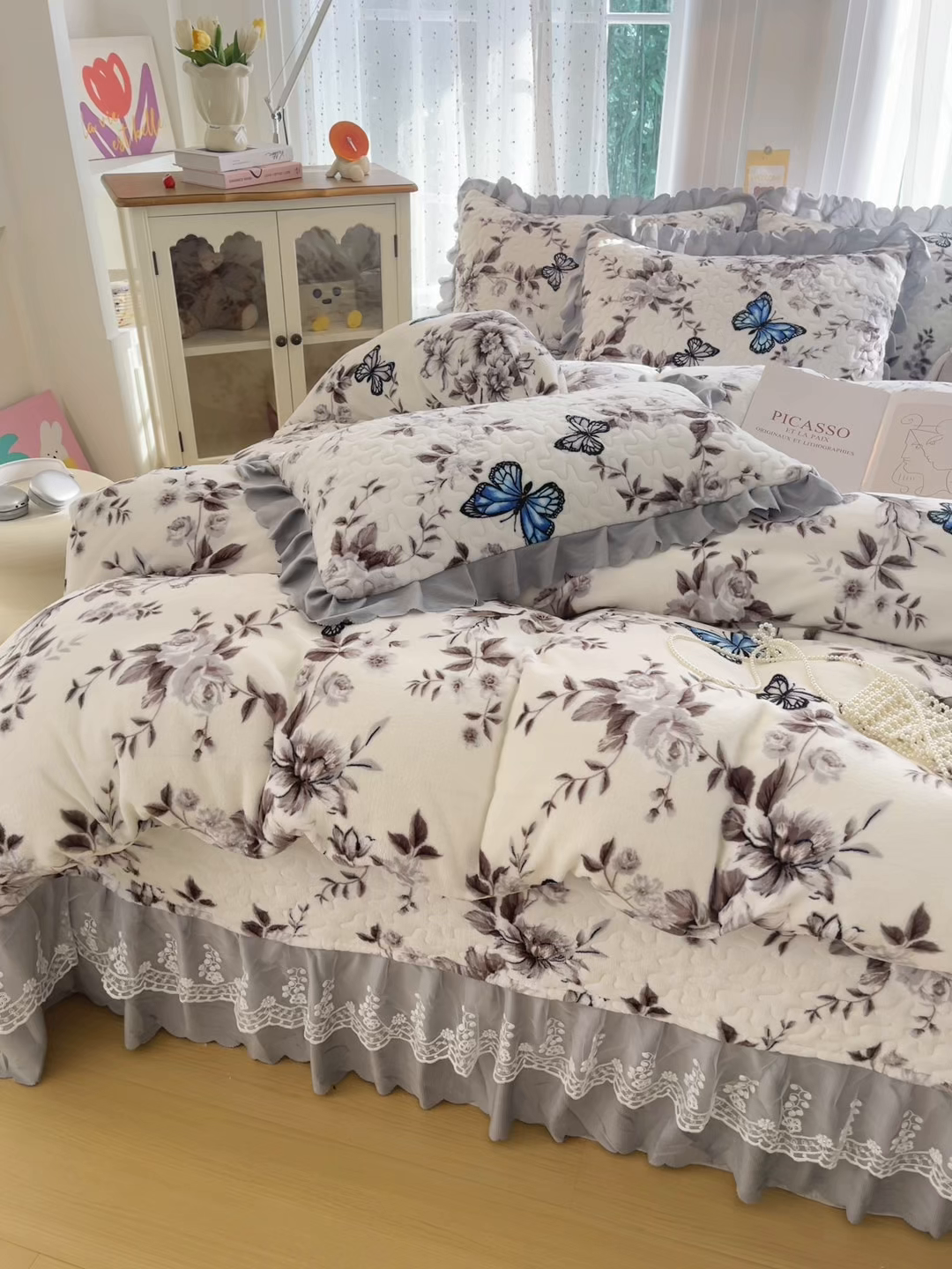 91家纺网 家纺一手货源 找家纺 艺慕家纺 2025新款时尚印花牛奶绒床盖四件套 蝴蝶相恋