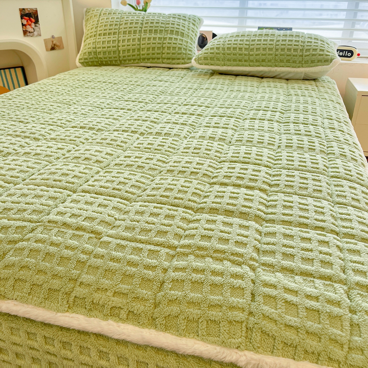 91家纺网 家纺一手货源 找家纺 予梦家纺 2025新款塔芙绒加厚夹棉床笠床垫保护套 星梦格 果绿