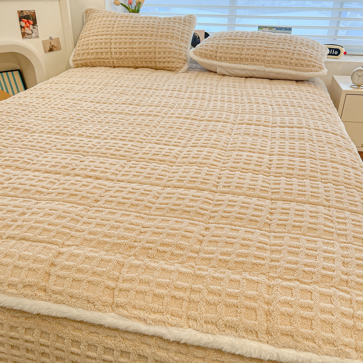 91家纺网 家纺一手货源 找家纺 予梦家纺 2025新款塔芙绒加厚夹棉床笠床垫保护套 星梦格 卡其