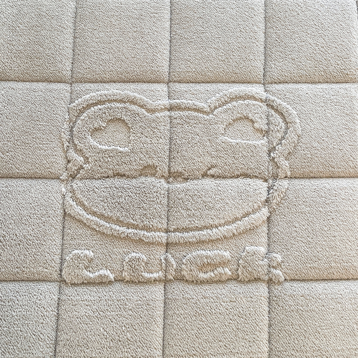 91家纺网 家纺一手货源 找家纺 予梦家纺 2025新款塔芙绒加厚夹棉床笠床垫保护套 萌萌熊 星灰