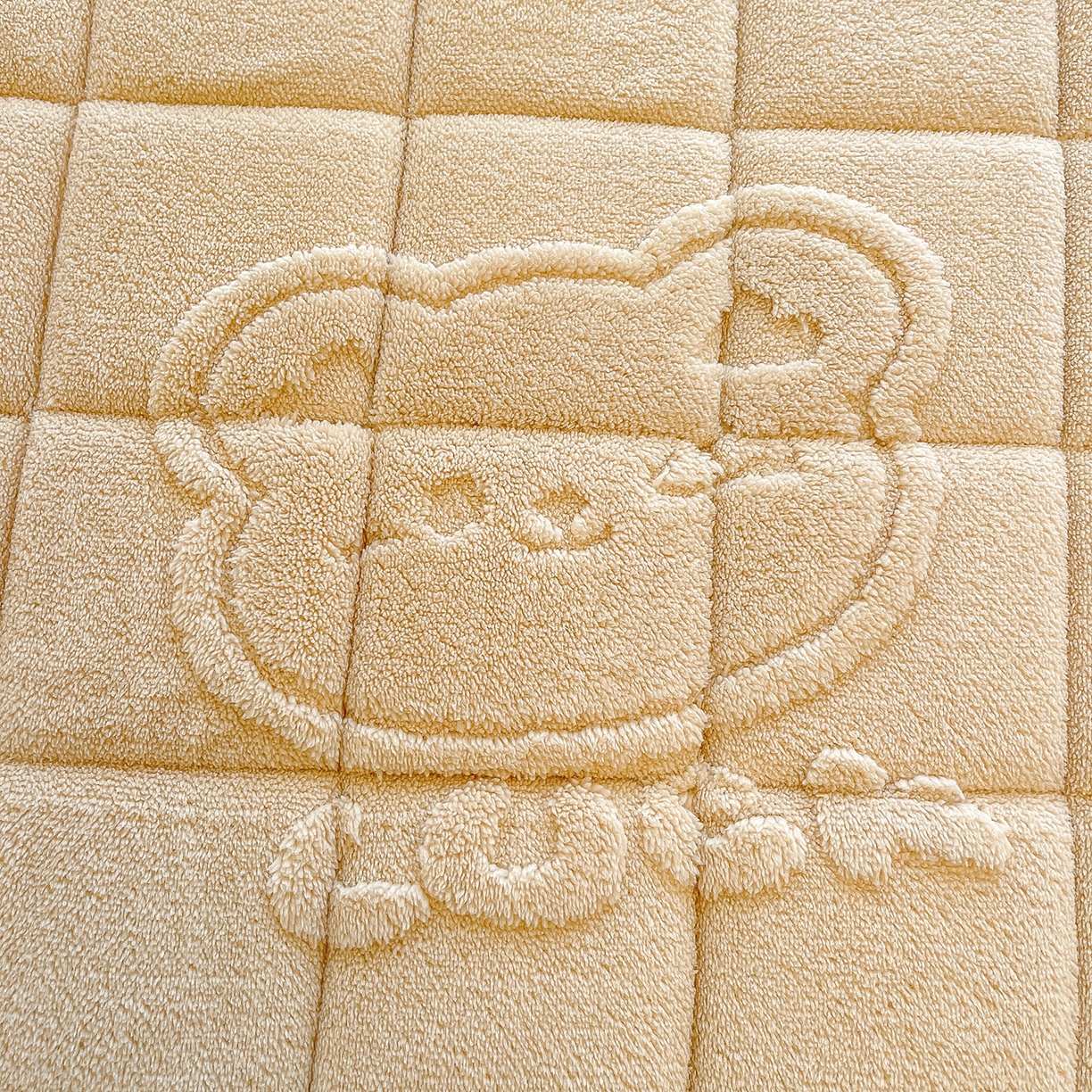 91家纺网 家纺一手货源 找家纺 予梦家纺 2025新款塔芙绒加厚夹棉床笠床垫保护套 萌萌熊 卡其