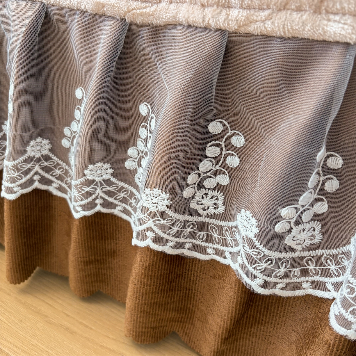 91家纺网 家纺一手货源 找家纺 艺慕家纺 2025新款时尚印花牛奶绒床盖四件套 简约条纹