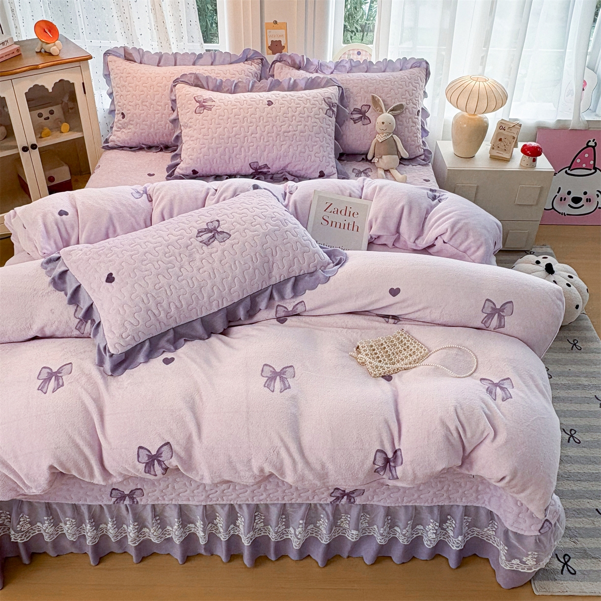 91家纺网 家纺一手货源 找家纺 艺慕家纺 2025新款时尚印花牛奶绒床盖四件套 罗曼爱人