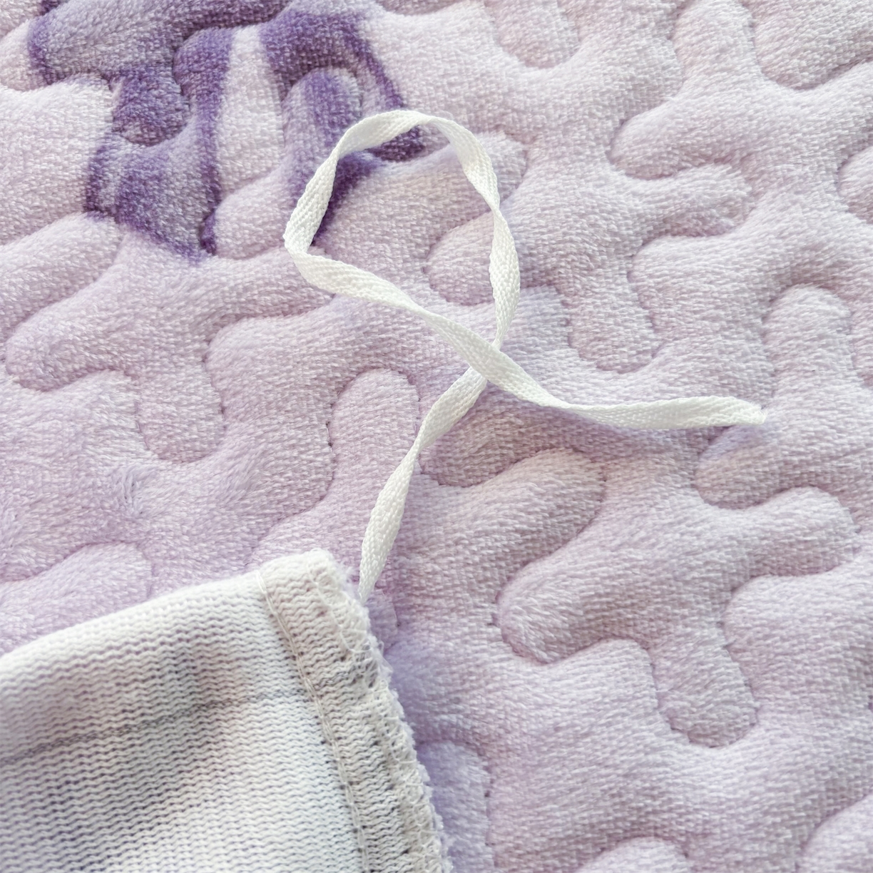 91家纺网 家纺一手货源 找家纺 艺慕家纺 2025新款时尚印花牛奶绒床盖四件套 罗曼爱人