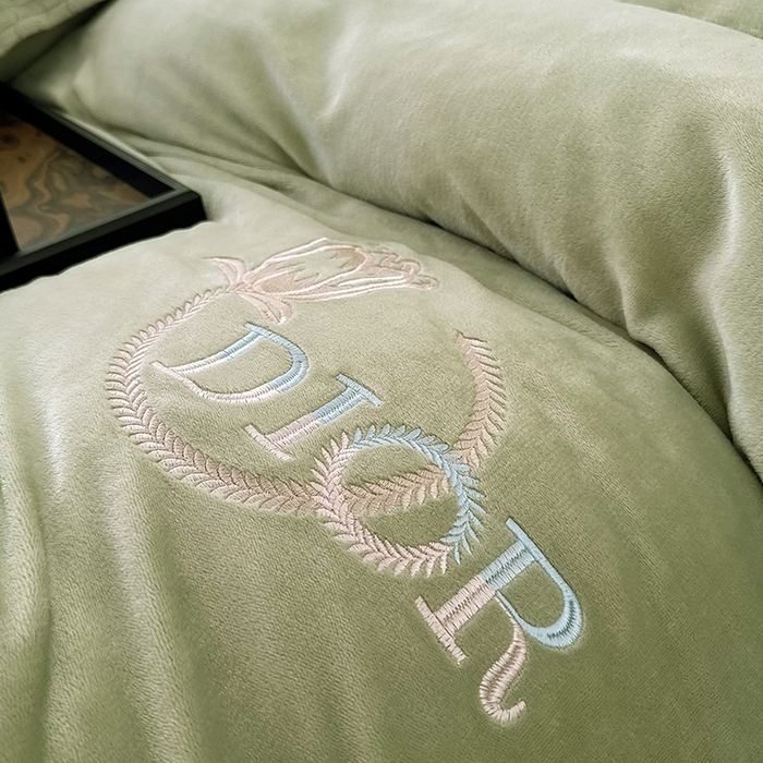 91家纺网 家纺一手货源 找家纺 （总）美芝莱床垫 2025秋冬新款亲肤舒适牛奶绒床盖款四件套