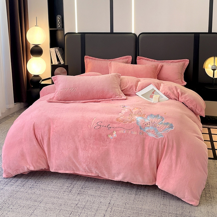 91家纺网 家纺一手货源 找家纺 （总）美芝莱床垫 2025新款亲肤舒适牛奶绒刺绣绣花四件套-时光花园