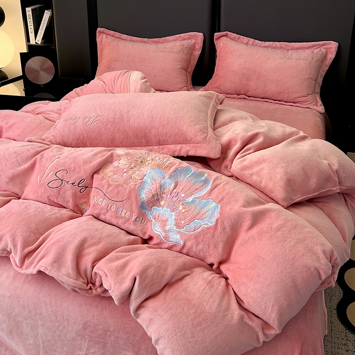 91家纺网 家纺一手货源 找家纺 （总）美芝莱床垫 2025新款亲肤舒适牛奶绒刺绣绣花四件套-时光花园