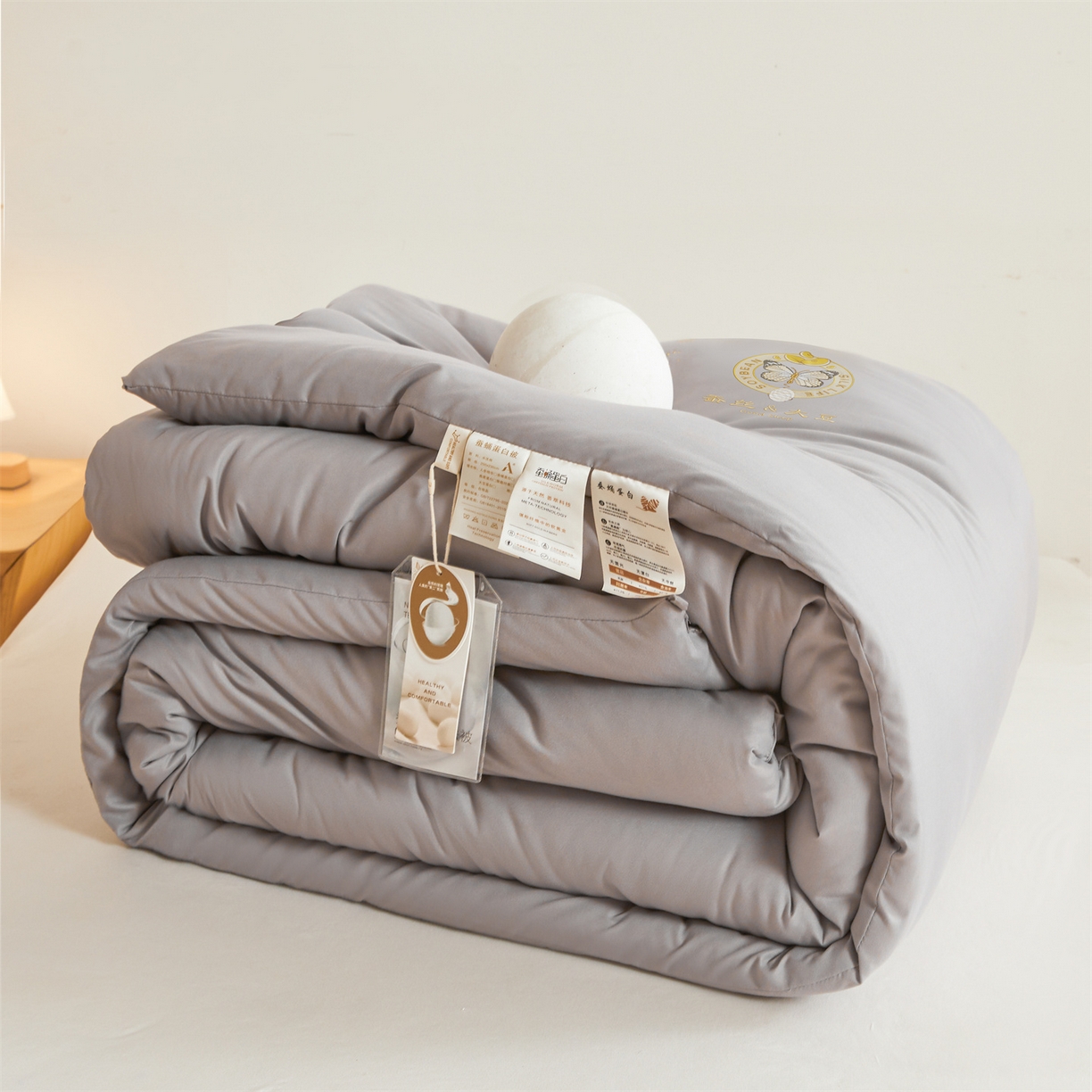 91家纺网 家纺一手货源 找家纺 上学郎家居 2025新款水洗棉大豆被子被芯-蝶舞 蝶舞大豆-时尚灰