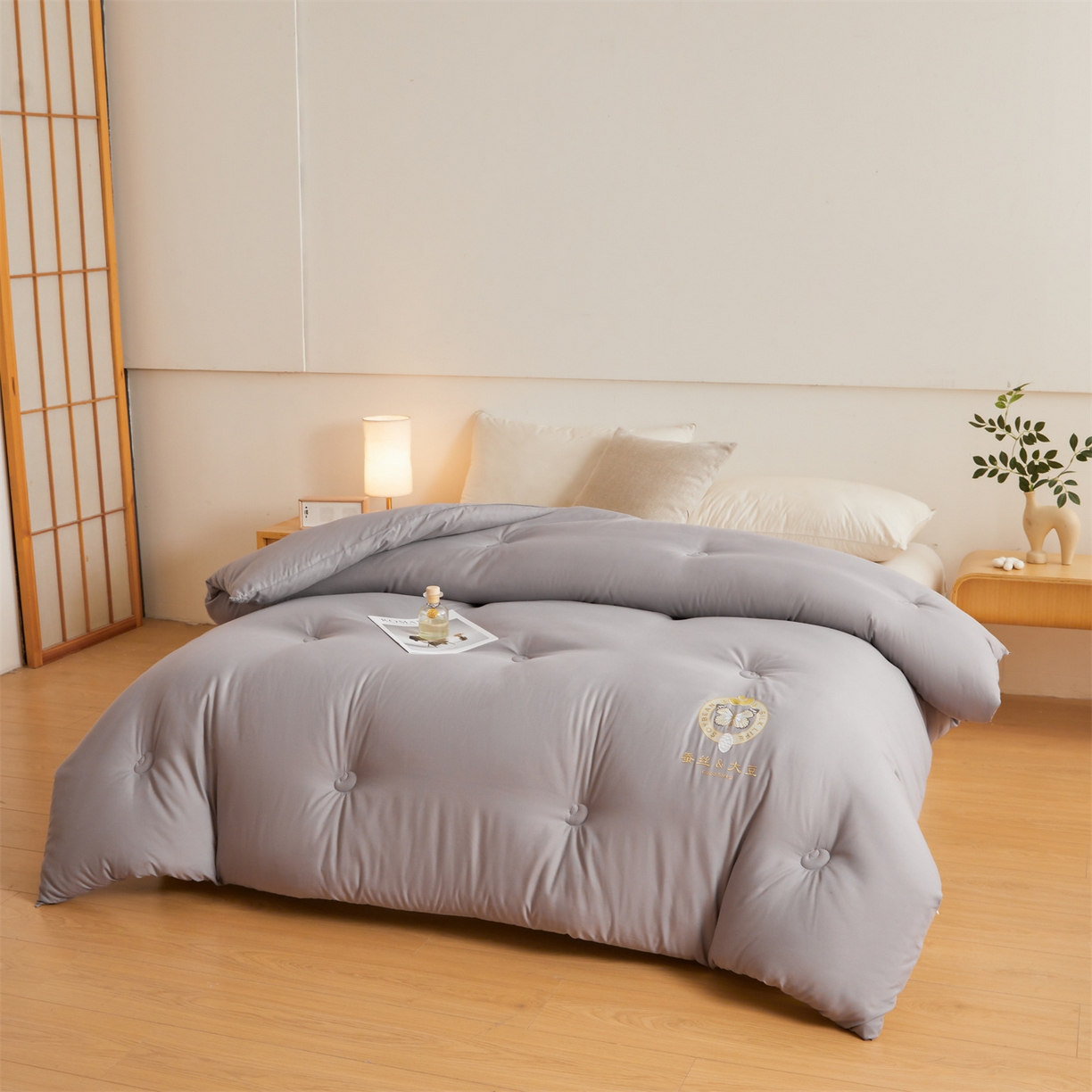 91家纺网 家纺一手货源 找家纺 上学郎家居 2025新款水洗棉大豆被子被芯-蝶舞 蝶舞大豆-时尚灰