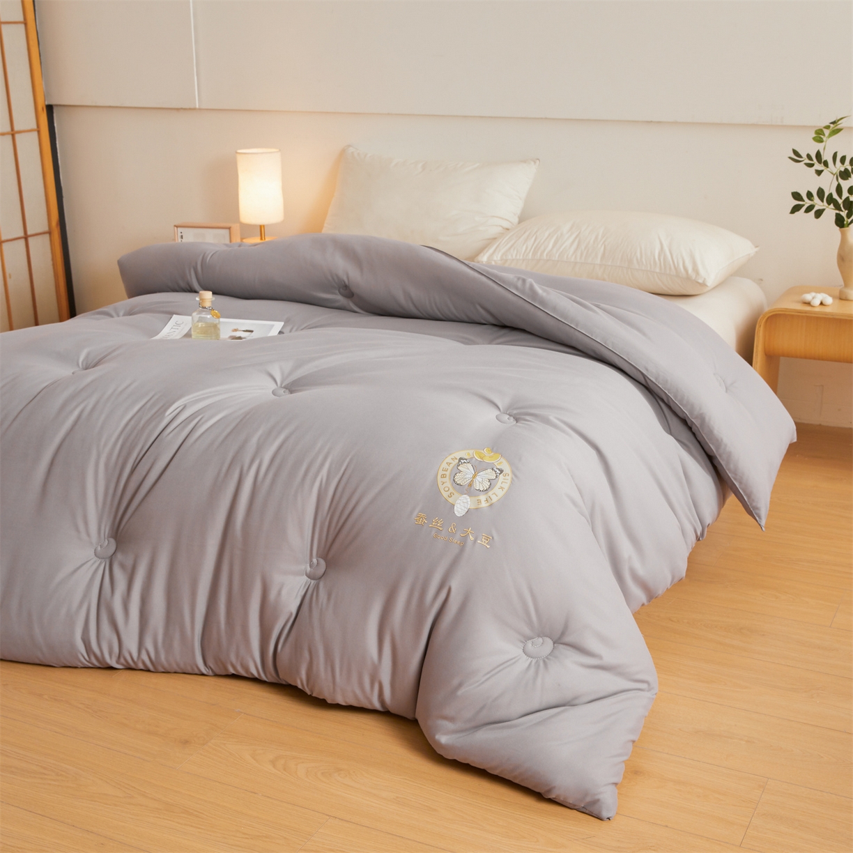 91家纺网 家纺一手货源 找家纺 上学郎家居 2025新款水洗棉大豆被子被芯-蝶舞 蝶舞大豆-时尚灰