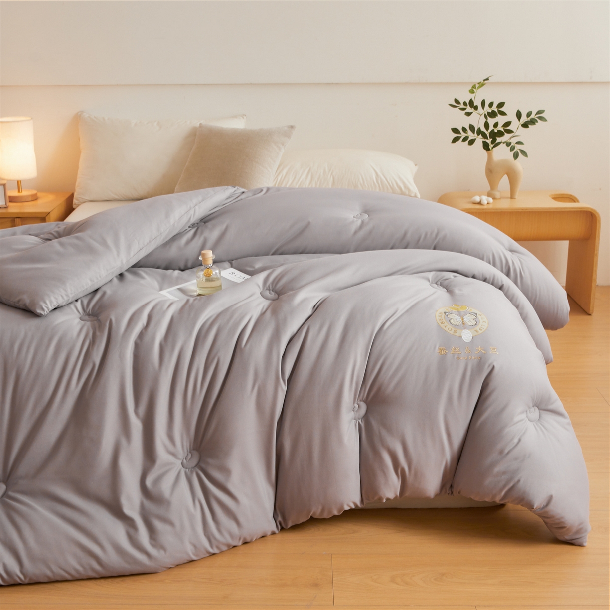 91家纺网 家纺一手货源 找家纺 上学郎家居 2025新款水洗棉大豆被子被芯-蝶舞 蝶舞大豆-时尚灰