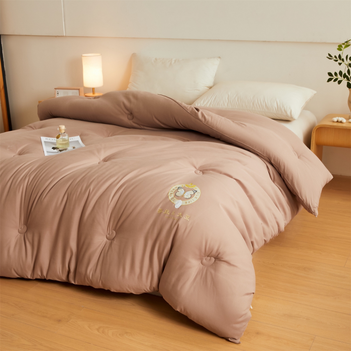 91家纺网 家纺一手货源 找家纺 上学郎家居 2025新款水洗棉大豆被子被芯-蝶舞 蝶舞大豆-焦糖咖