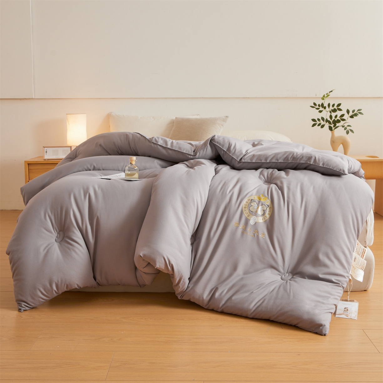 91家纺网 家纺一手货源 找家纺 上学郎家居 2025新款水洗棉大豆被子被芯-蝶舞 蝶舞大豆-时尚灰