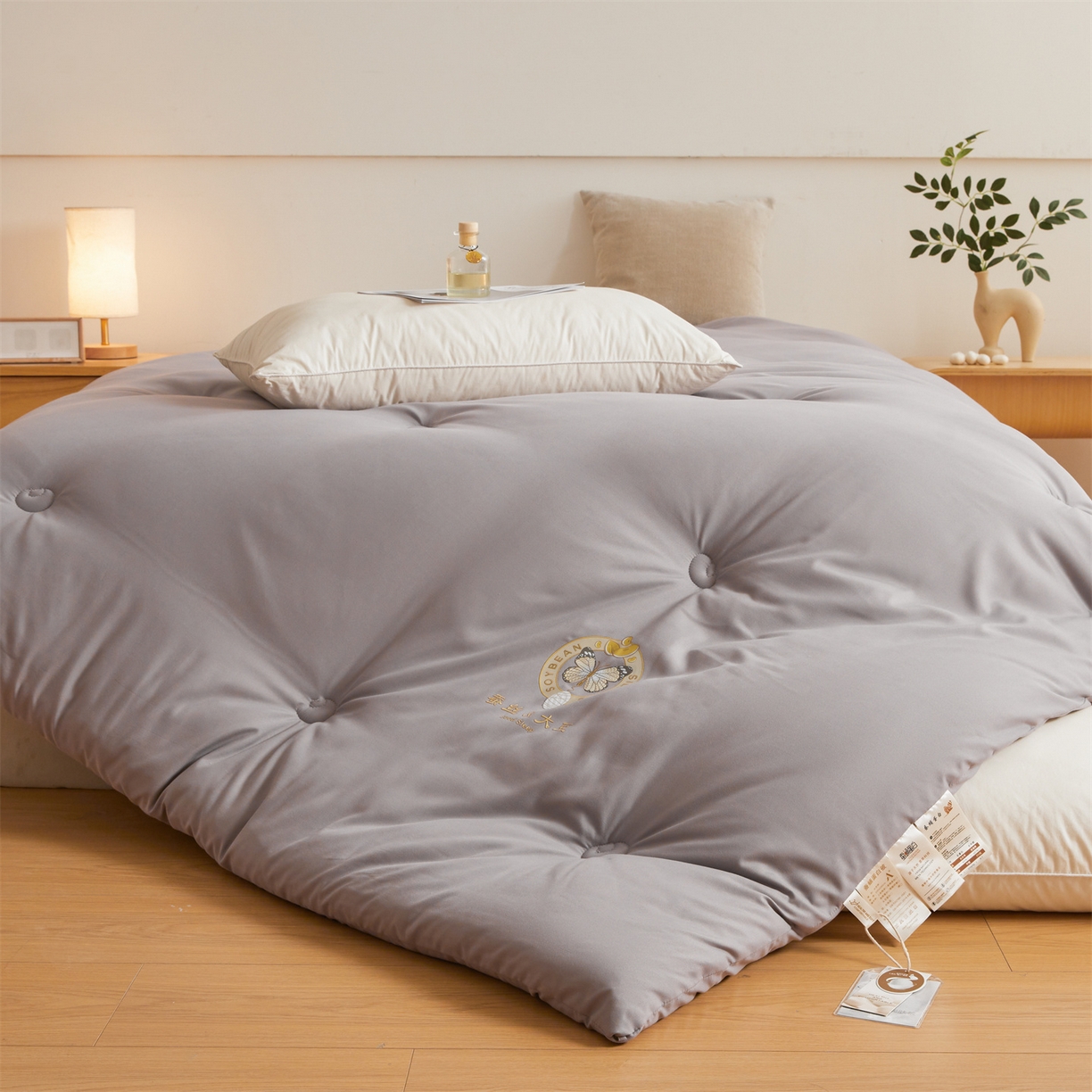 91家纺网 家纺一手货源 找家纺 上学郎家居 2025新款水洗棉大豆被子被芯-蝶舞 蝶舞大豆-时尚灰