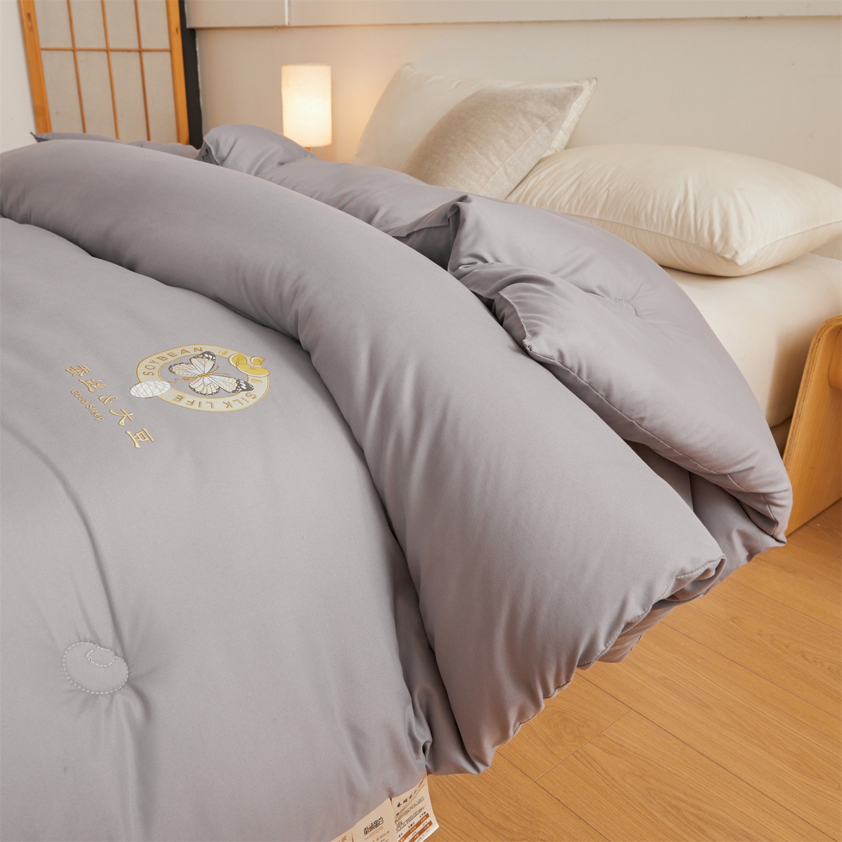 91家纺网 家纺一手货源 找家纺 上学郎家居 2025新款水洗棉大豆被子被芯-蝶舞 蝶舞大豆-时尚灰