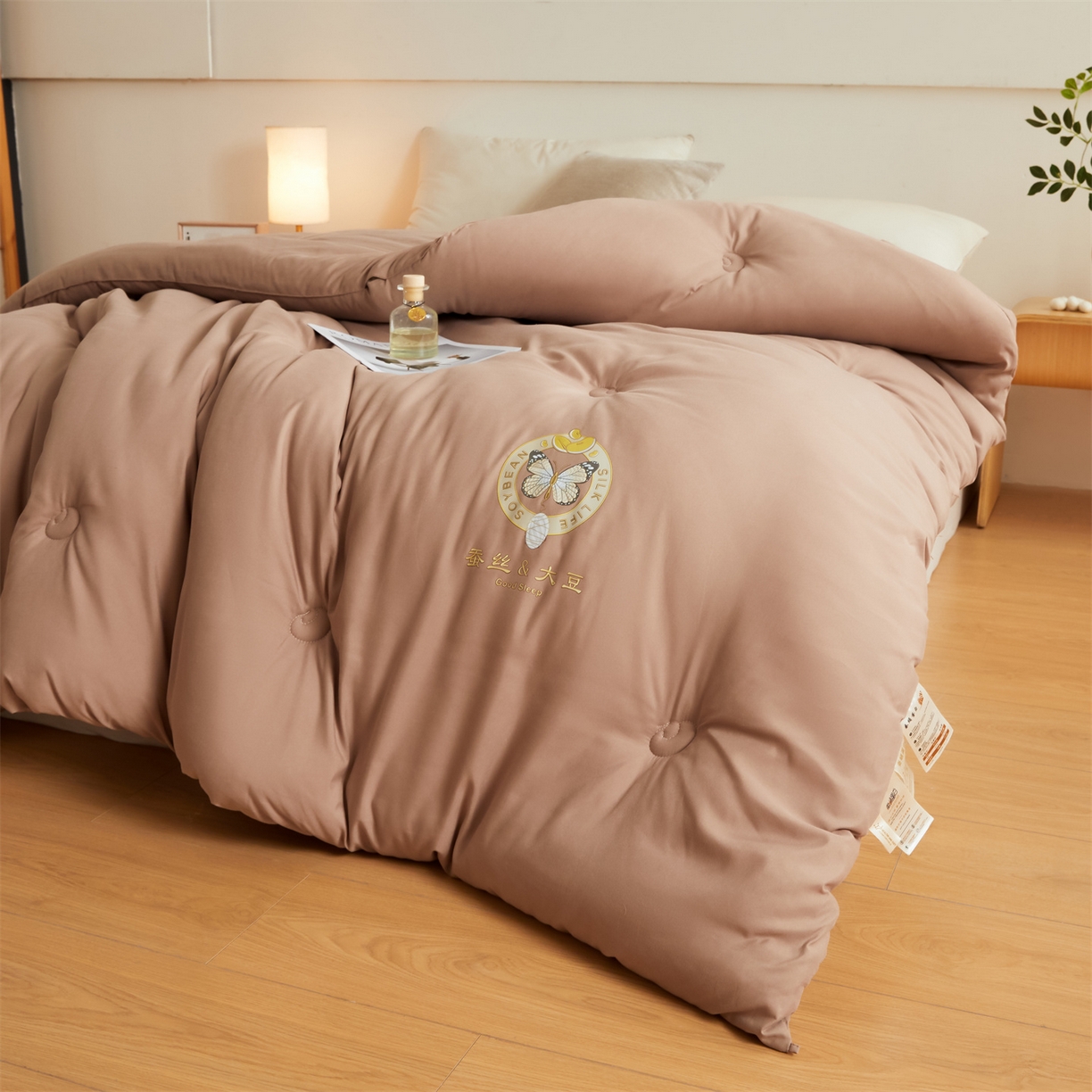 91家纺网 家纺一手货源 找家纺 上学郎家居 2025新款水洗棉大豆被子被芯-蝶舞 蝶舞大豆-焦糖咖