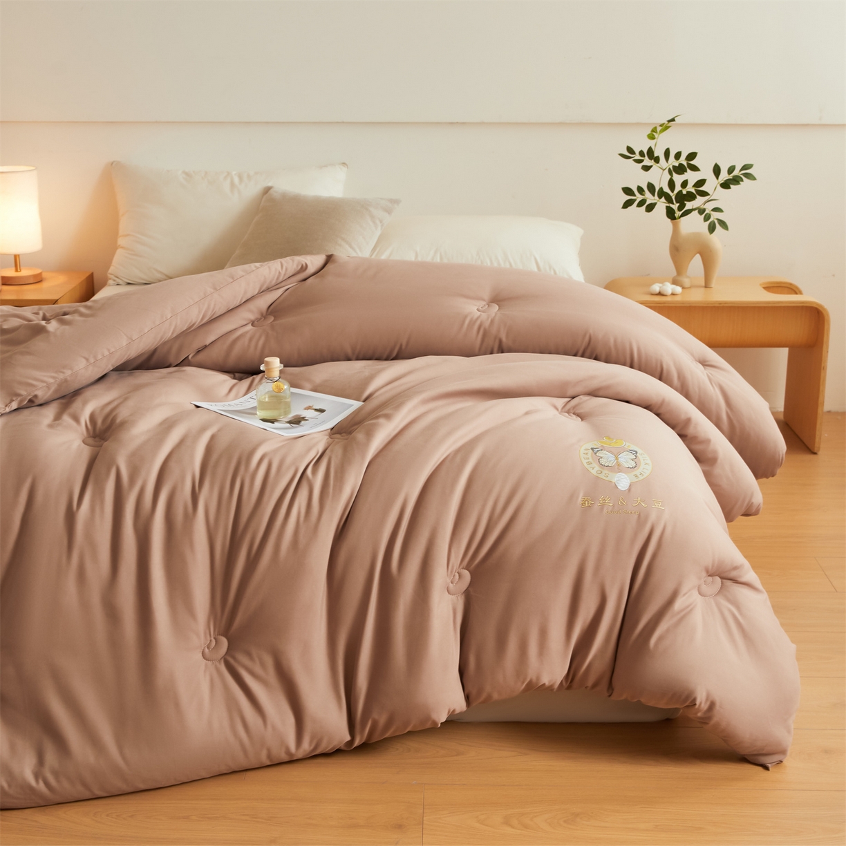91家纺网 家纺一手货源 找家纺 上学郎家居 2025新款水洗棉大豆被子被芯-蝶舞 蝶舞大豆-焦糖咖