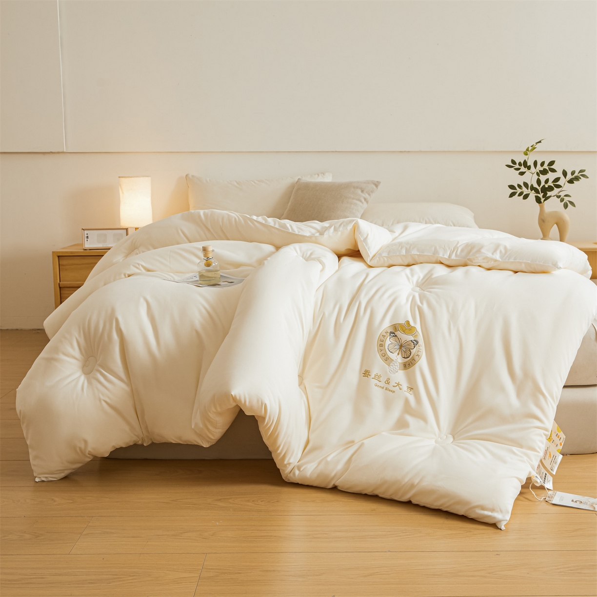 91家纺网 家纺一手货源 找家纺 上学郎家居 2025新款水洗棉大豆被子被芯-蝶舞 蝶舞大豆-云朵白