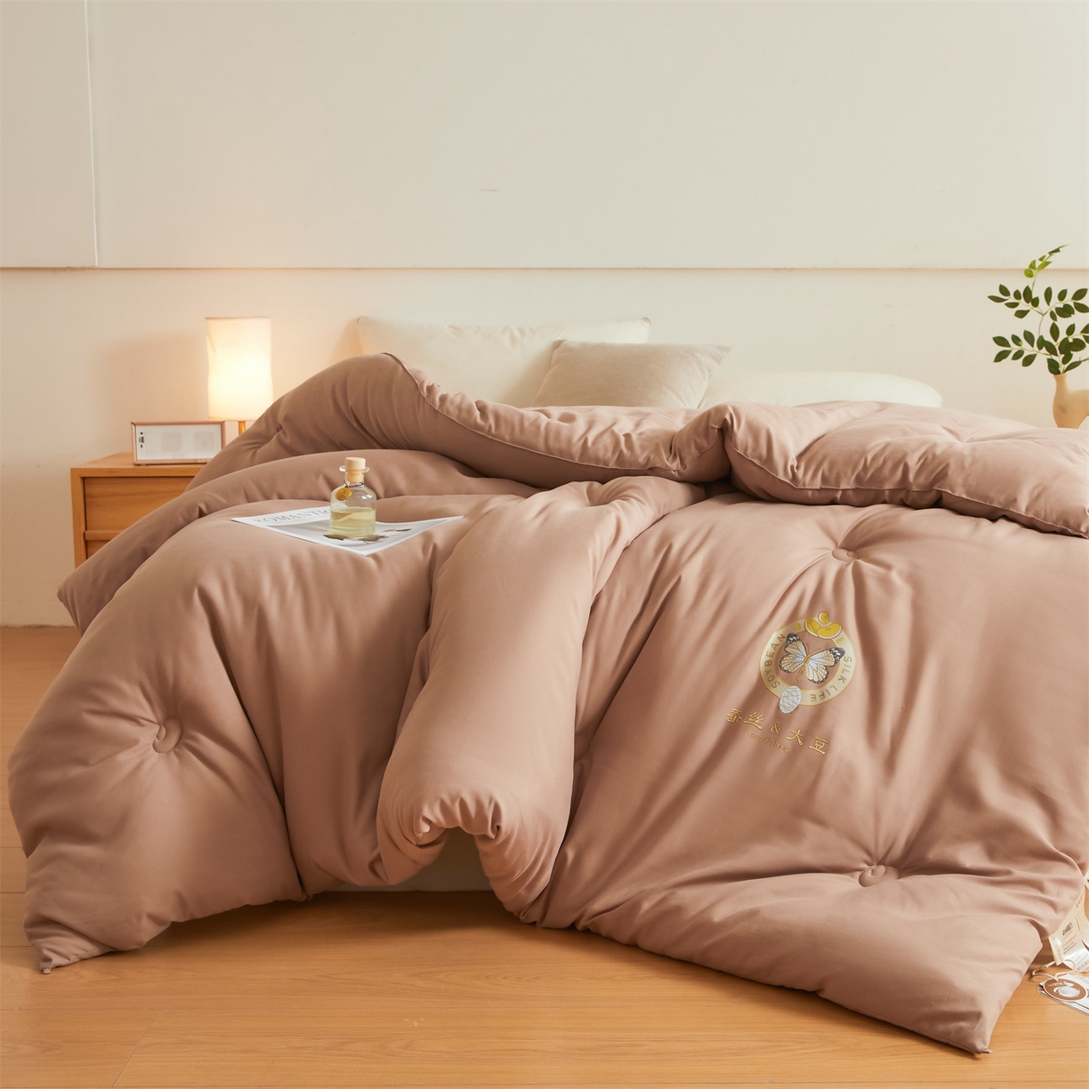 91家纺网 家纺一手货源 找家纺 上学郎家居 2025新款水洗棉大豆被子被芯-蝶舞 蝶舞大豆-焦糖咖