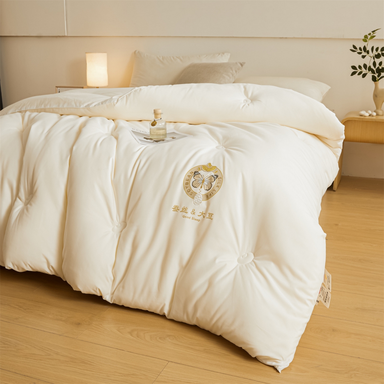 91家纺网 家纺一手货源 找家纺 上学郎家居 2025新款水洗棉大豆被子被芯-蝶舞 蝶舞大豆-云朵白