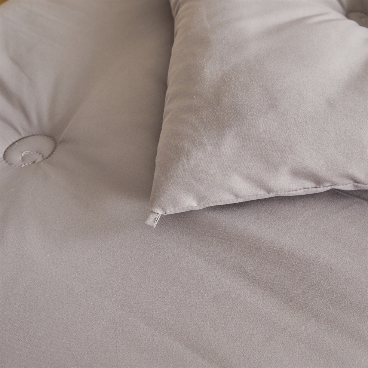 91家纺网 家纺一手货源 找家纺 上学郎家居 2025新款水洗棉大豆被子被芯-蝶舞 蝶舞大豆-时尚灰