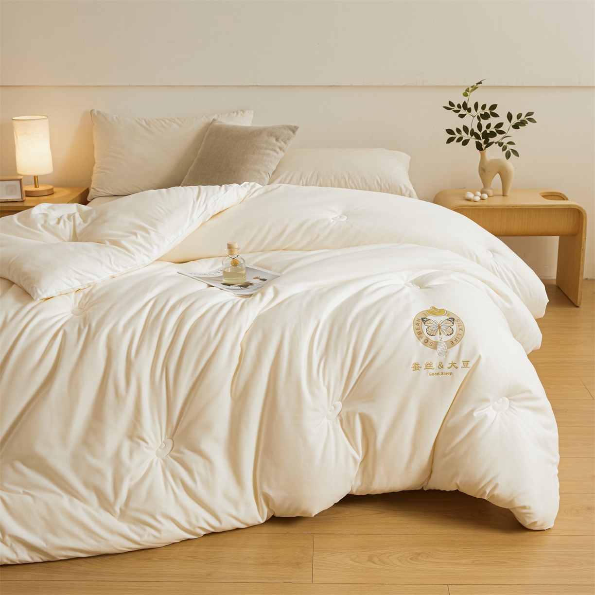 91家纺网 家纺一手货源 找家纺 上学郎家居 2025新款水洗棉大豆被子被芯-蝶舞 蝶舞大豆-云朵白