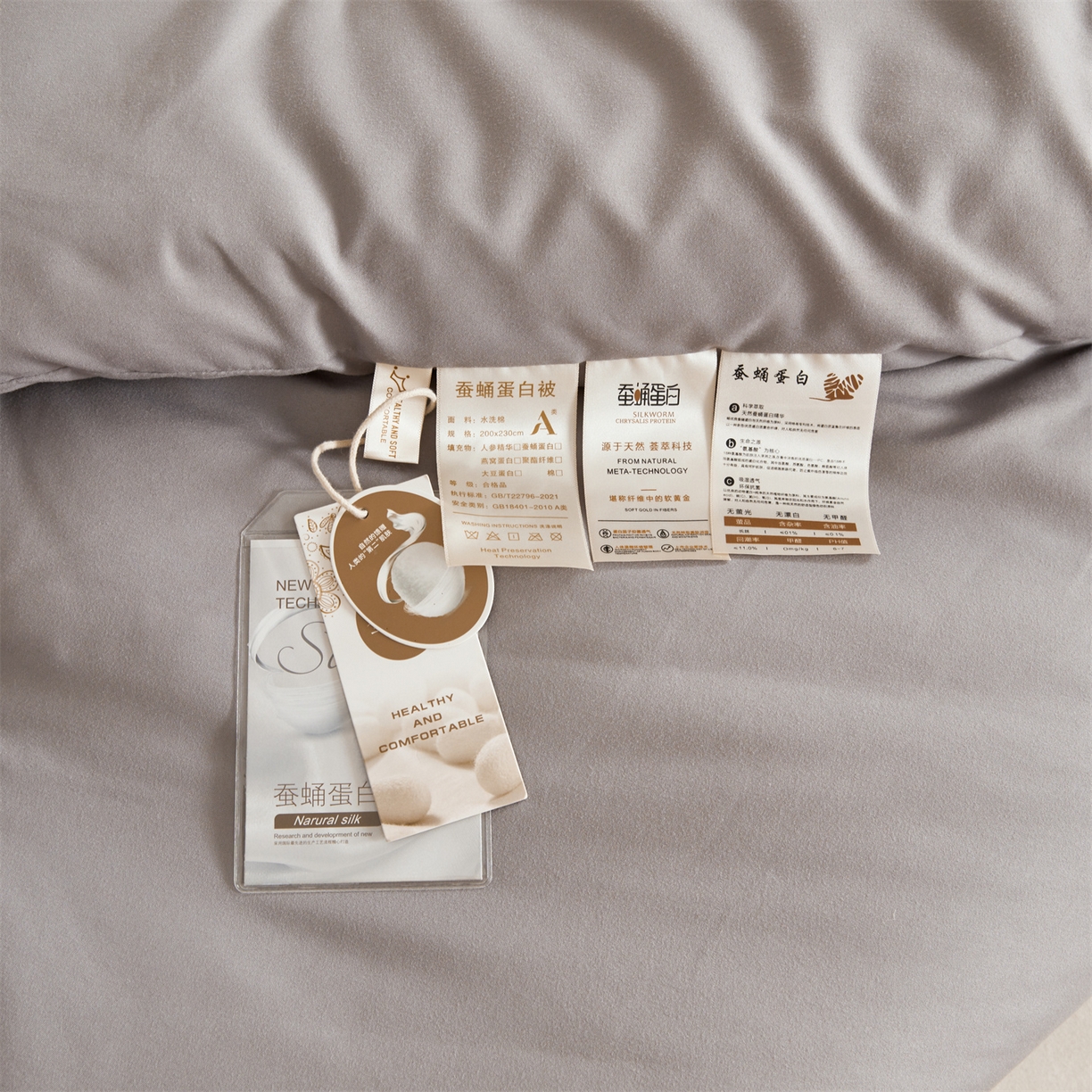 91家纺网 家纺一手货源 找家纺 上学郎家居 2025新款水洗棉大豆被子被芯-蝶舞 蝶舞大豆-时尚灰