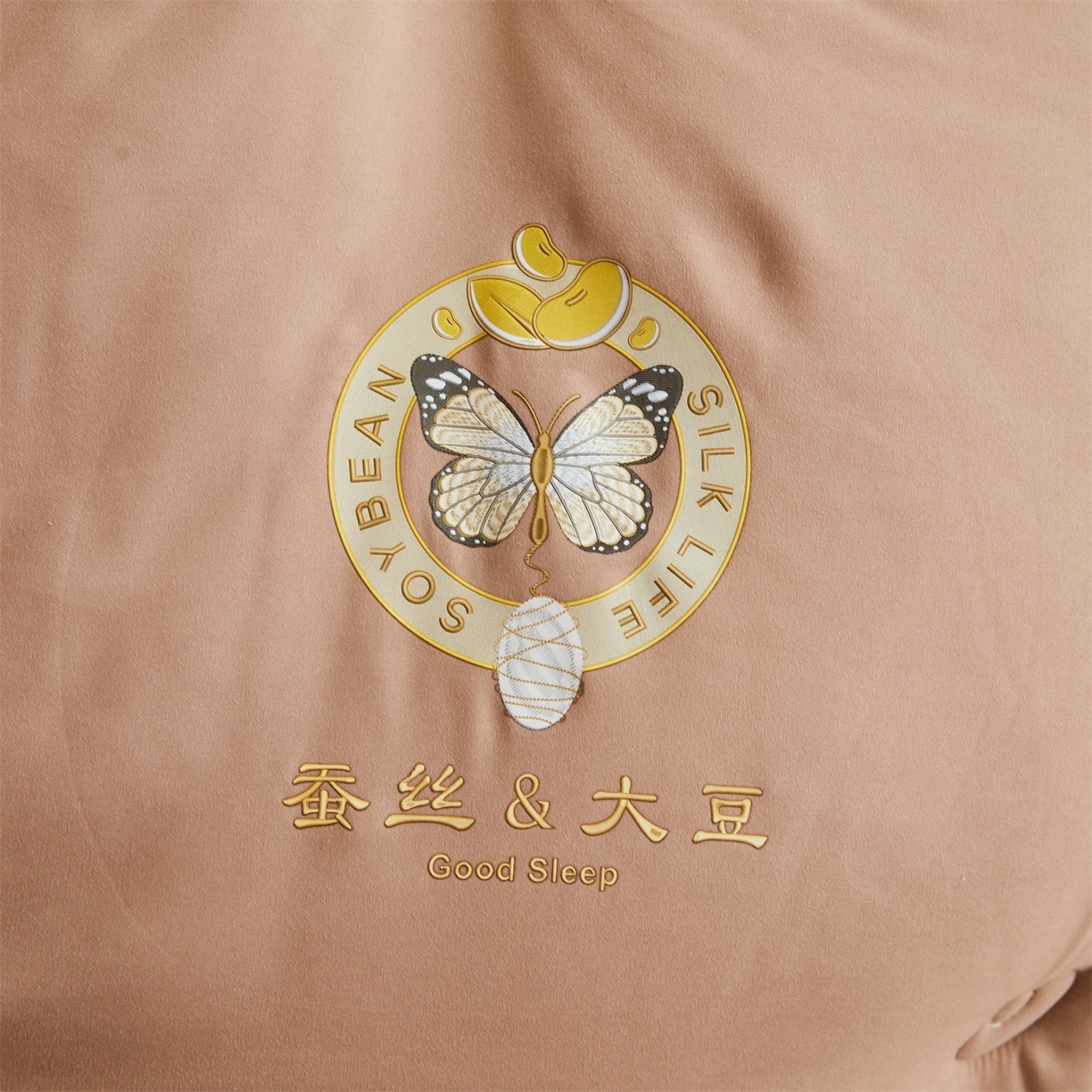 91家纺网 家纺一手货源 找家纺 上学郎家居 2025新款水洗棉大豆被子被芯-蝶舞 蝶舞大豆-焦糖咖