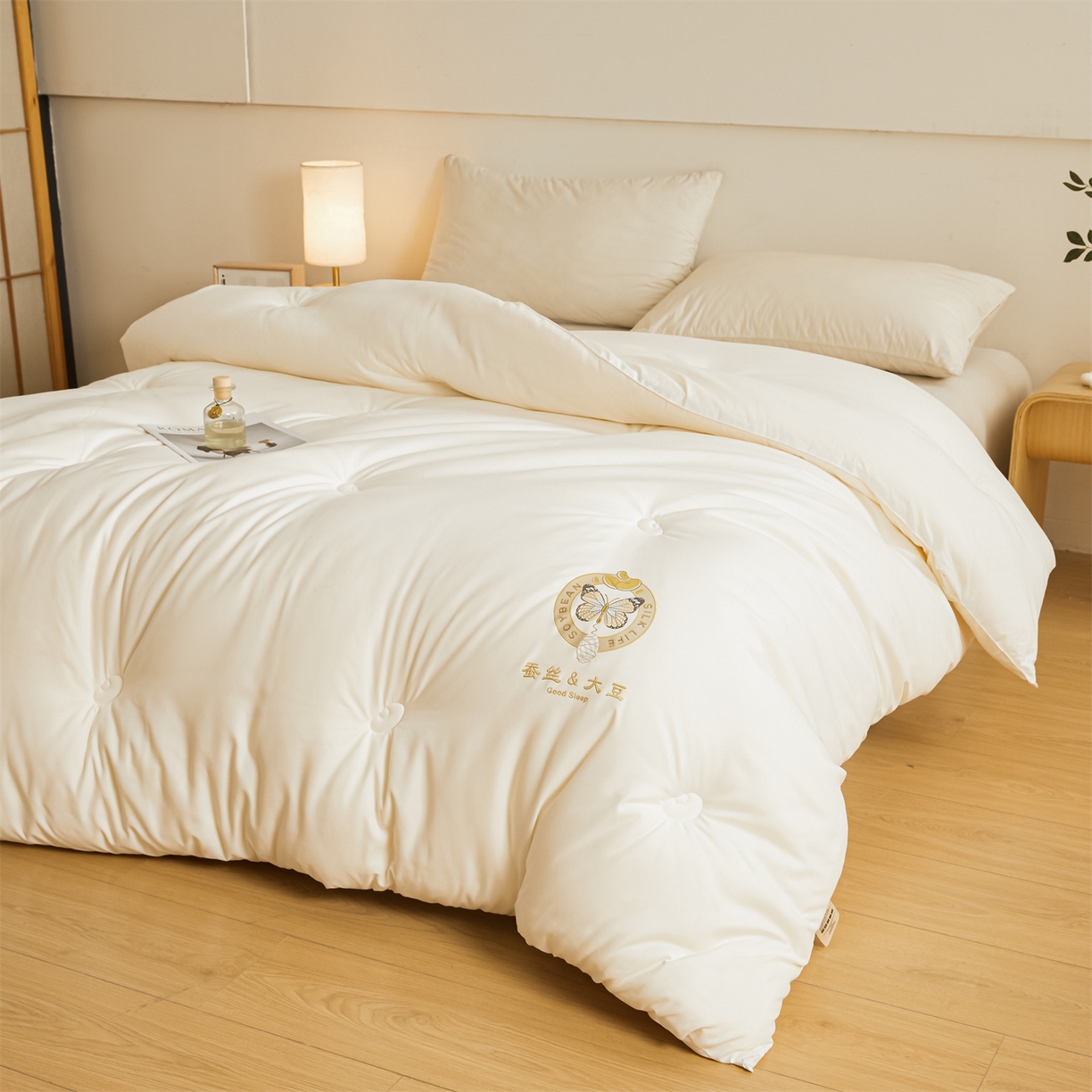 91家纺网 家纺一手货源 找家纺 上学郎家居 2025新款水洗棉大豆被子被芯-蝶舞 蝶舞大豆-云朵白