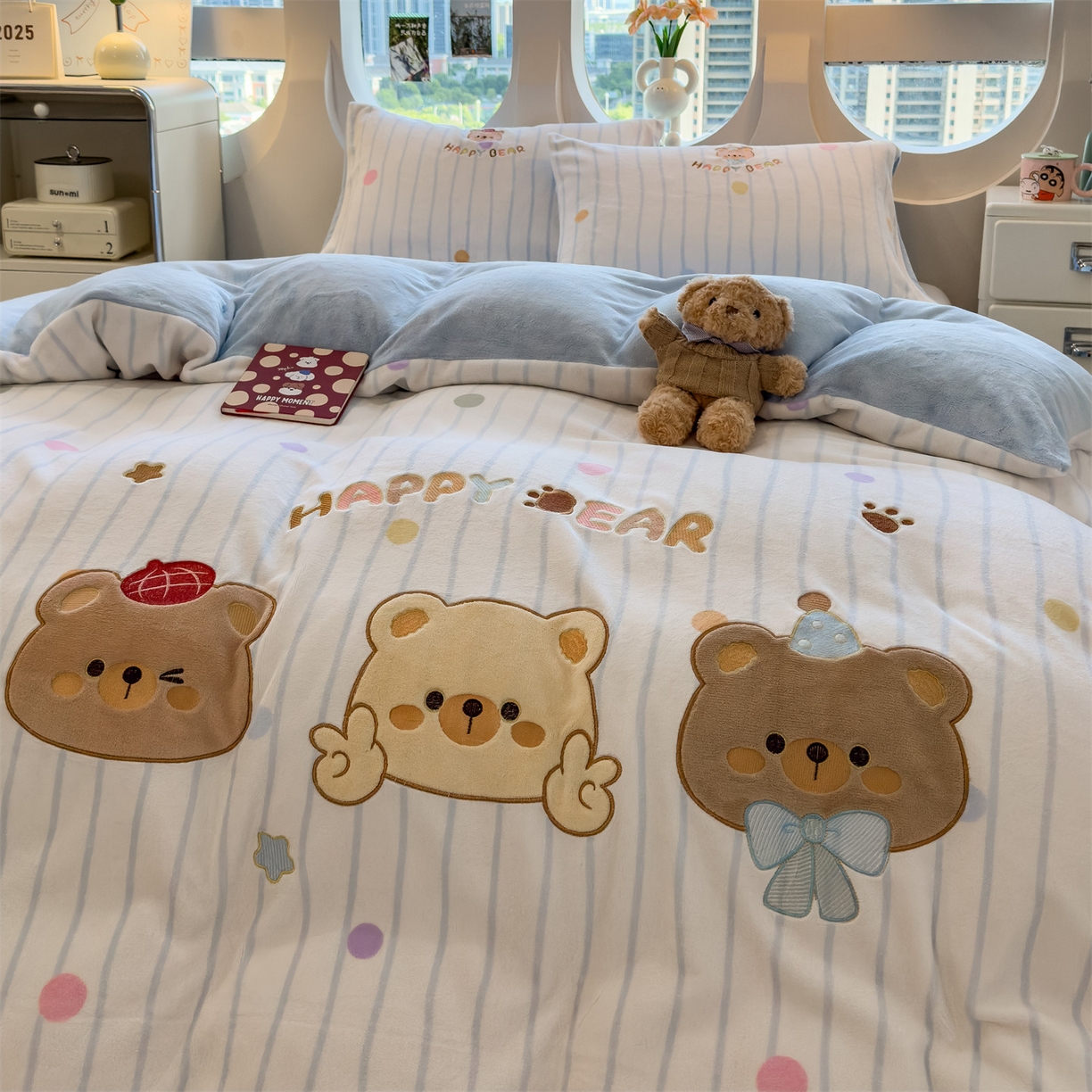 91家纺网 家纺一手货源 找家纺 曲之慕 2025新款卡通消光牛奶绒贴布四件套 熊熊乐园