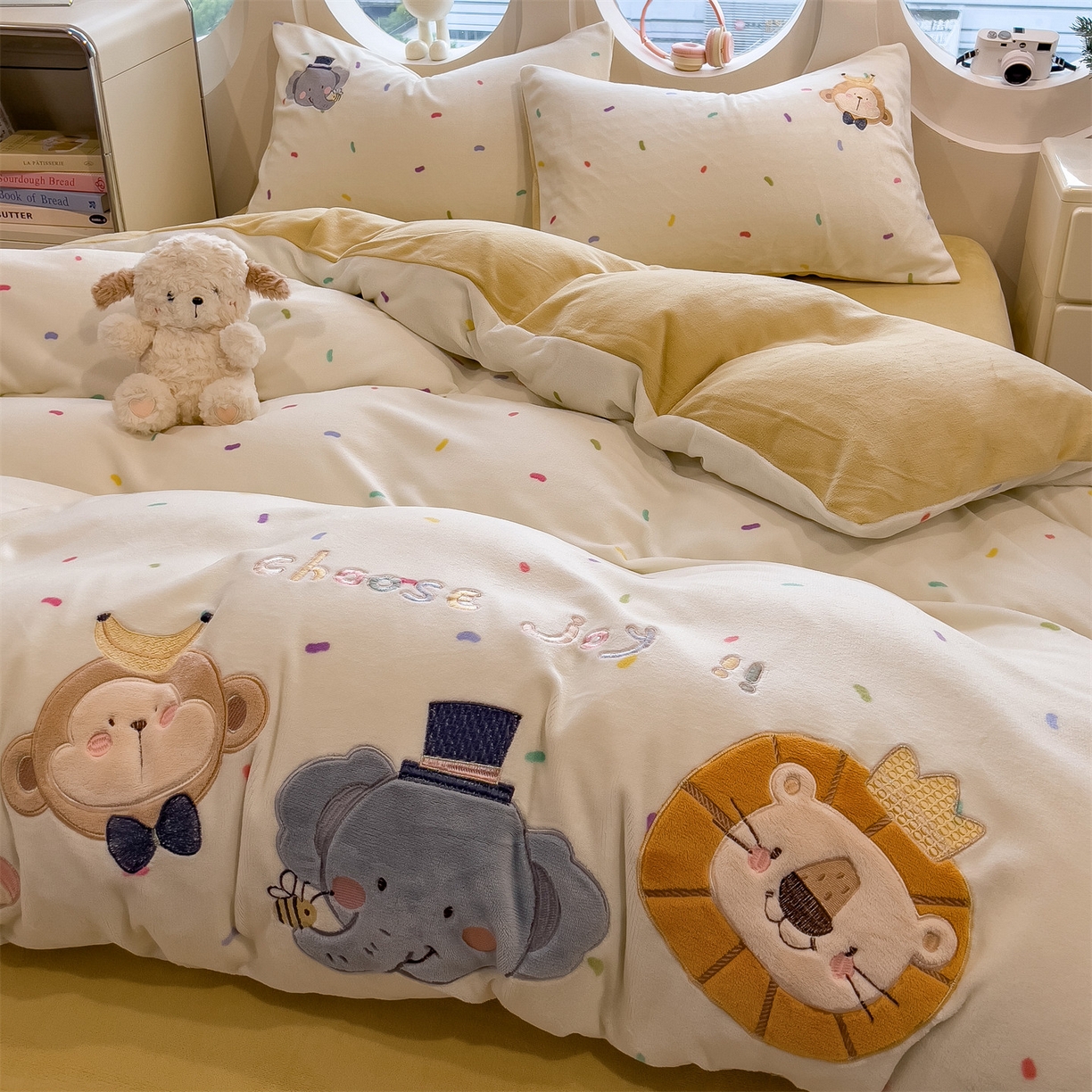 91家纺网 家纺一手货源 找家纺 曲之慕 2025新款卡通消光牛奶绒贴布四件套 有趣动物园