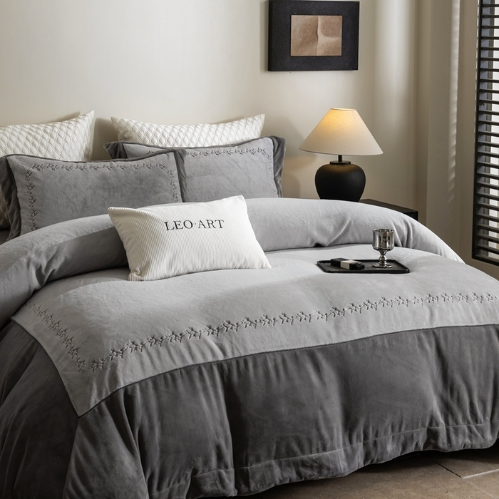 91家纺网 家纺一手货源 找家纺 （总）涞澳家纺 2025秋冬新款亲肤舒适牛奶绒绣花四件套-叶语轻澜