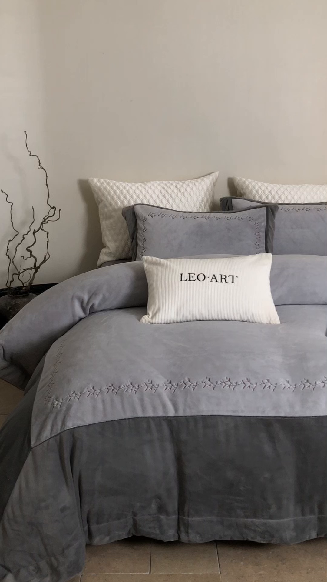 91家纺网 家纺一手货源 找家纺 （总）涞澳家纺 2025秋冬新款亲肤舒适牛奶绒绣花四件套-叶语轻澜