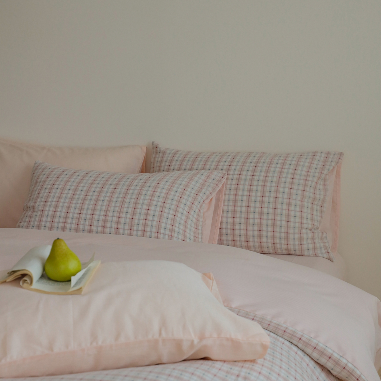 91家纺网 家纺一手货源 找家纺 小春日和 2025新款全棉双层纱A类母婴四件套纯棉提花纱布床上用品四件套纯色床单亲肤被套民宿套件1.8床笠 叙言-粉