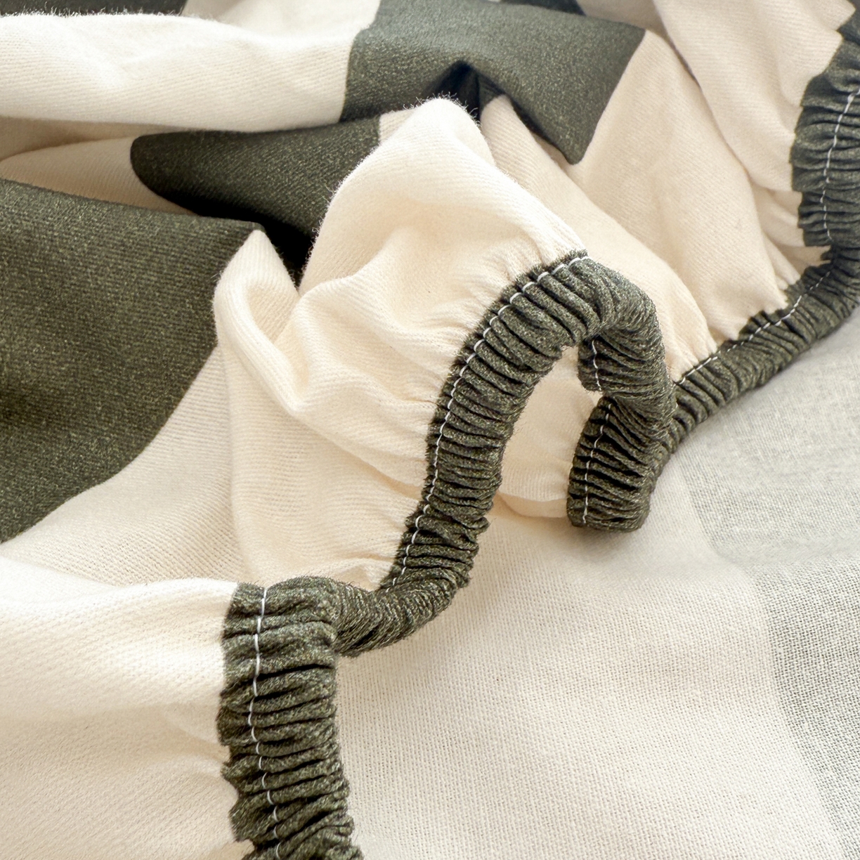 91家纺网 家纺一手货源 找家纺 沐辰 2025新款A类全棉磨毛绣花单品床单床笠 星星人条纹-床笠