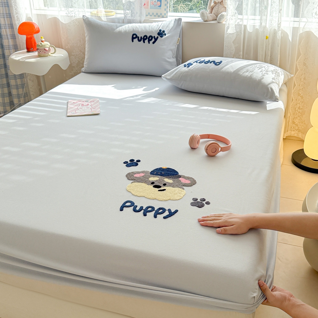 91家纺网 家纺一手货源 找家纺 沐辰 2025新款A类全棉磨毛绣花单品床单床笠 邮差狗狗-床笠