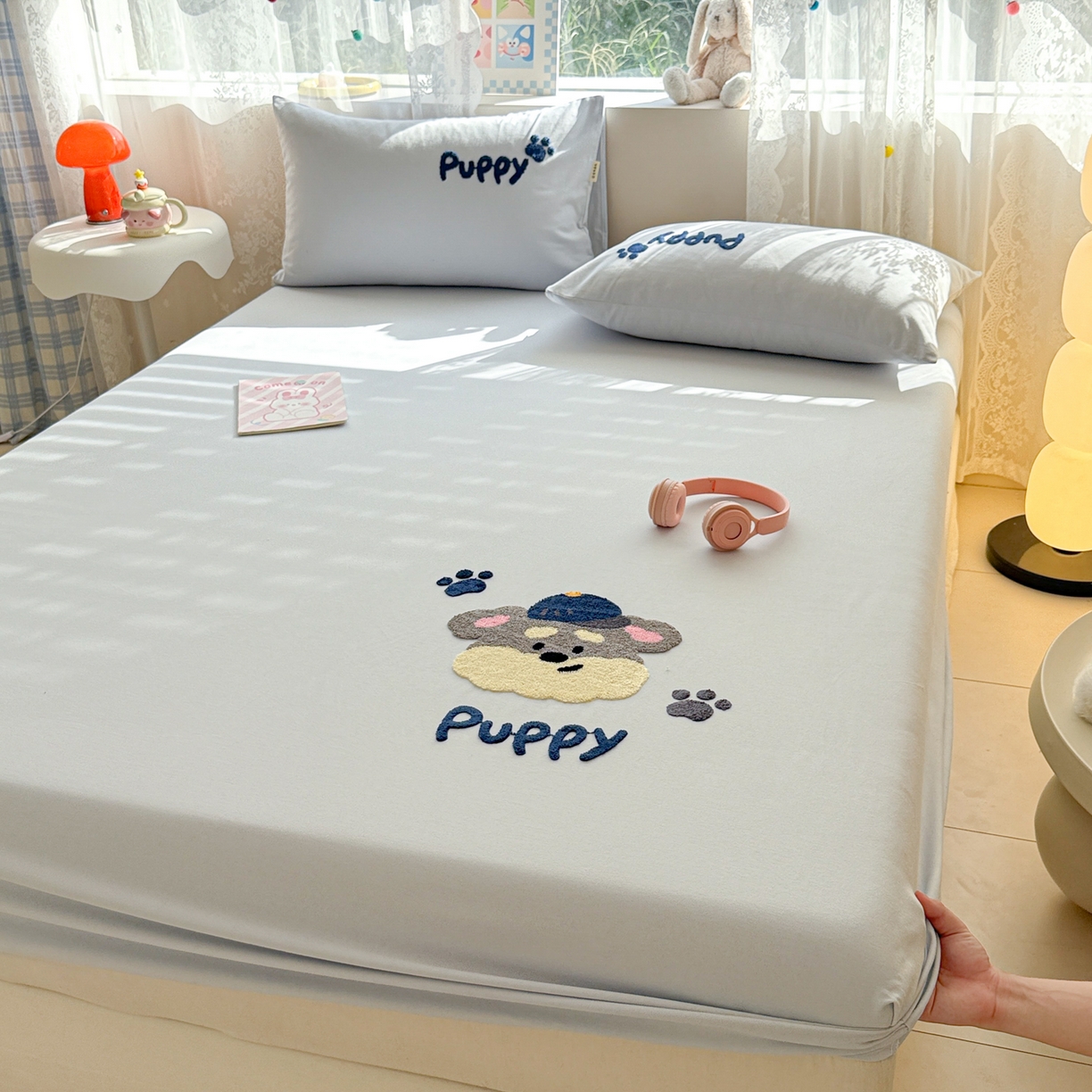 91家纺网 家纺一手货源 找家纺 沐辰 2025新款A类全棉磨毛绣花单品床单床笠 邮差狗狗-床笠