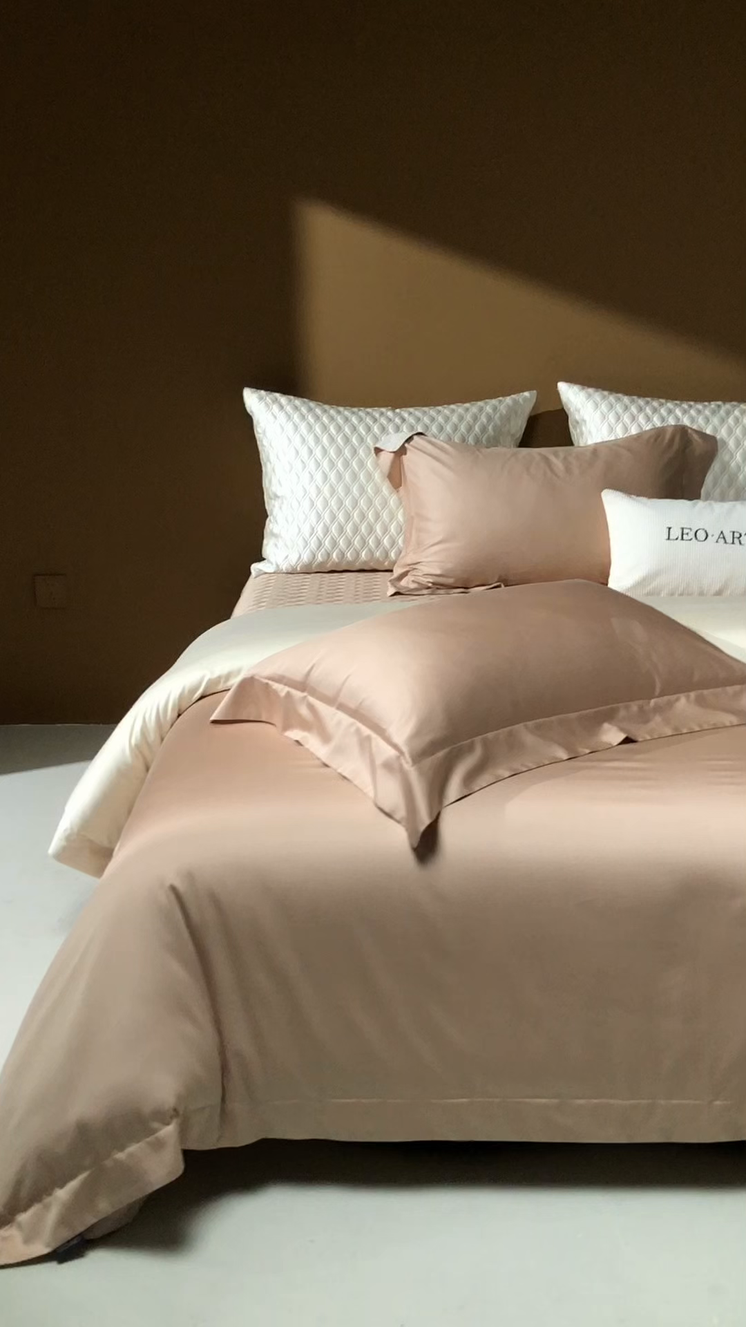 91家纺网 家纺一手货源 找家纺 涞澳家纺 2025新款80天丝棉磨毛床盖压线款四件套-星河入梦 星河入梦-咖